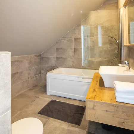 Balatongardens Vila *