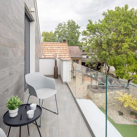 Balatongardens * 벌러토누드버리