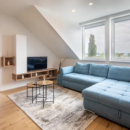 Balatongardens 벌러토누드버리